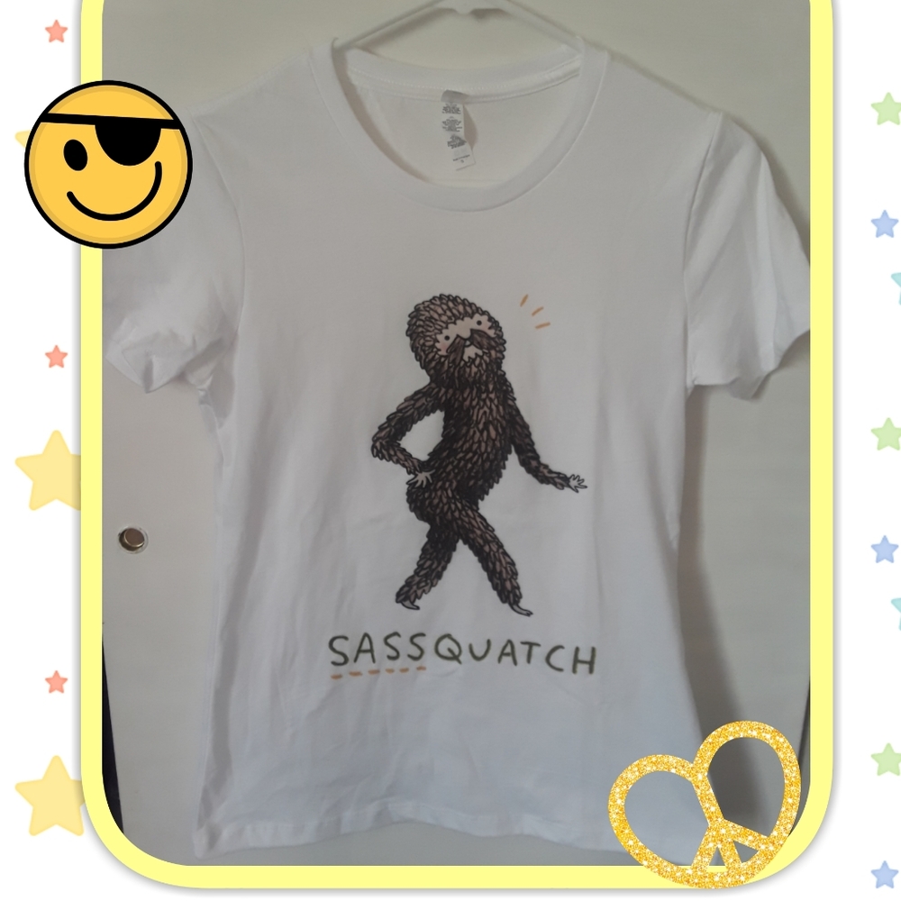🙂 NWT "Sassquatch" Tee Size Small 🙂